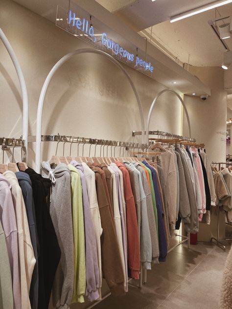 Mall Clothes Shop Aesthetic, Korean Store Aesthetic, Korean Clothes Store, Shopping Korea, Clothes Shop Design, Comfy Trendy Outfits, Korean Clothing Stores, Korean Shopping, Korean Clothing Brands