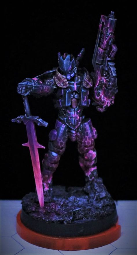 Infinity neon hexagon Knight 2020-01-14 Slaanesh Paint Scheme, D&d Miniatures Painted, Warhammer Miniatures Painting, Cyberpunk Miniatures, Neon Hexagon, Warhammer 40k Painting, Painting Figurines, 40k Painting, Warhammer Painting