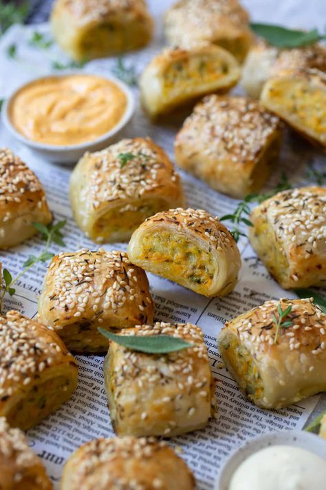 Everybody’s favourite party food! These easy chicken sausage rolls feature a juicy chicken mince, vegetable and sage filling encased in flaky, buttery puff pastry. They’re easy to whip up, ready in 30 minutes and are a guaranteed crowd pleaser! Sausage Rolls Puff Pastry, Chicken Puff Pastry, Chicken Sausage Rolls, Puff Pastry Chicken, Chicken Puffs, Chicken Mince, Sausage Rolls Recipe, Honey Mustard Dipping Sauce, Mustard Dipping Sauce