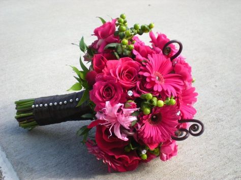 bridal bouquets with hybiscus | Pink Bridal Bouquets | hot pink wedding bouquet | Wedspiration Hot Pink Wedding Bouquet, Hot Pink Wedding Flowers, Hot Pink Bouquet, Prom Flowers Bouquet, Wedding Bridesmaid Bouquets, Homecoming Flowers, Săpunuri Handmade, Hot Pink Weddings, Bridal Bouquet Pink