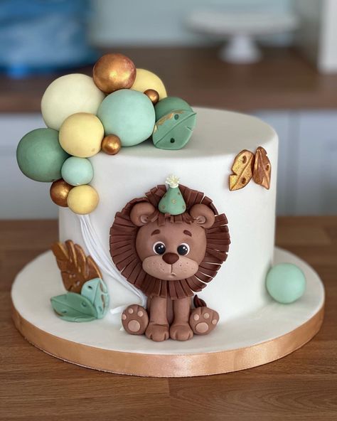 Cake With Lion, Lion Cake Ideas, Lion Cakes For Kids, Lion Theme Cake, Tort Safari, Jungle Cake Ideas, Safari Theme Birthday Cake, Safari Pasta, Jungle Birthday Cake