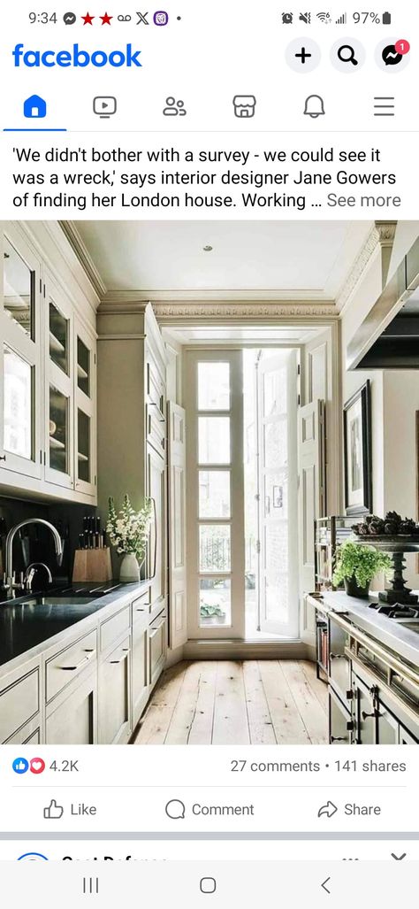 White Galley Kitchens, Galley Kitchen Renovation, Galley Kitchen Design, Kitchen Peninsula, Galley Kitchens, Narrow Kitchen, Classic Kitchen, Charming House, London House