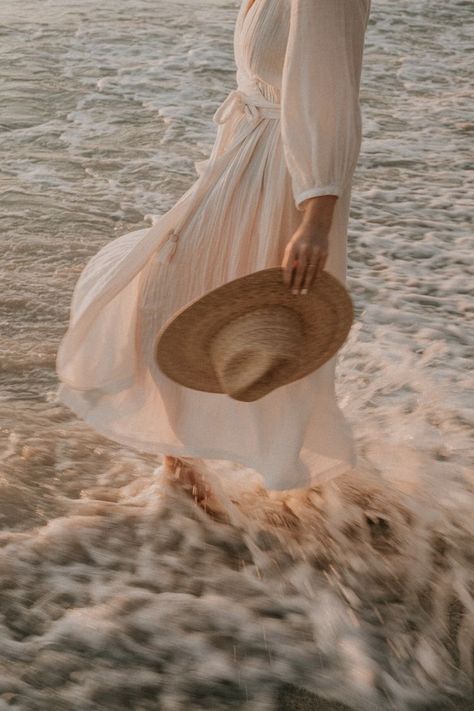 Strand Shoot, Beach Shoot, Foto Tips, Summer Fashion Beach, Foto Poses, Stardew Valley, Photo Series, Beige Aesthetic, Beach Photoshoot