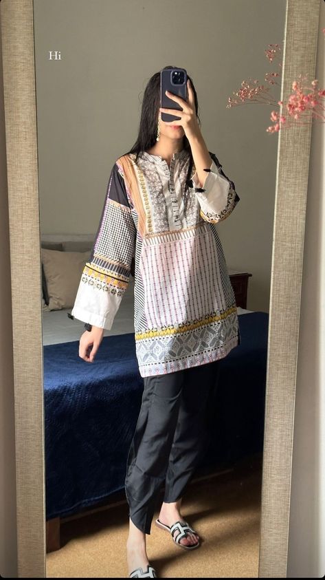 Eastern Outfit Ideas, Desi University Outfit, Aesthetic Pakistani Dresses, Kurti Ideas, Style Outfits Summer, Pakistani Kurti, Summer Vibes Aesthetic, Simple Dress Casual, Aesthetic Summer Outfits