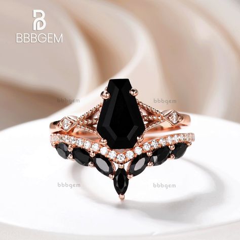 Spinel Engagement Rings, Black Onyx Engagement Ring, Onyx Engagement Ring, Cute Engagement Rings, Dark Wedding, Black Wedding Rings, Diamond Wedding Sets, Sophisticated Wedding, Dream Engagement