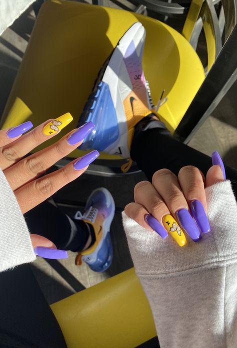 Kobe Nails, Laker Nails, Laker Nails Design, Laker Nails Acrylic, Lakers Nail Designs, Purple And Yellow Nails Acrylic, Lakers Nails, Lakers Room Ideas, Lakers Bedroom