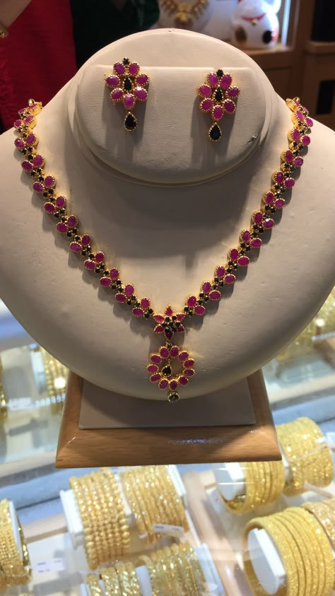 Traditional Ruby Jewelry Sets With Elegant Design, Gold Ruby Necklace With Elegant Design, Elegant Ruby Temple Necklace With Gemstones, Ruby Chains, Festival Ruby Necklace With Intricate Design, Emerald Haram, Elegant Ruby Necklace With Hand-set Stones, Ruby Necklace Designs, Desi Jewellery