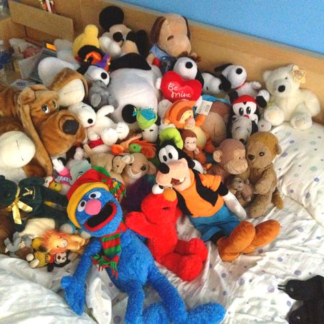 Bed full of plush friends Bed Full Of Plushies, Rooms Aesthetic, Kirsten Vangsness, Bed Full, Awesome Sauce, Vhs Tape, Movie Collection, Full Bed, Soft Toys