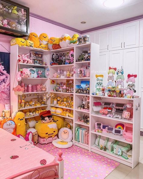 Kawaii Craft Room, Iridescent Room, Kawaii Anime Room, Kawaii Room Ideas, Geek Room, Kawaii Bedroom, Otaku Room, Gamer Room Decor, Cute Bedroom Ideas