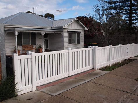 Hamptons Fence, Sliding Fence Gate, Hampton Exterior, Picket Fence Gate, Wood Picket Fence, Picket Fence Panels, Pergola Pictures, House Fence Design, Front Fence