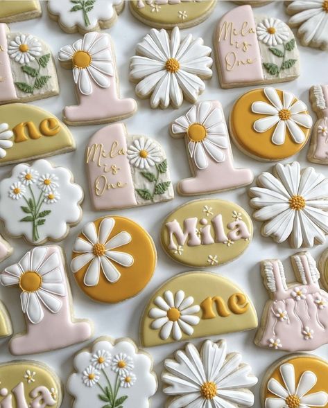 Flower Sugar Cookies, Onesie Cookies, First Birthday Cookies, Flower Birthday Party, Royal Icing Flowers, Daisy Party, Baby Birthday Decorations, Cookie Cake Birthday, Sugar Cookie Royal Icing