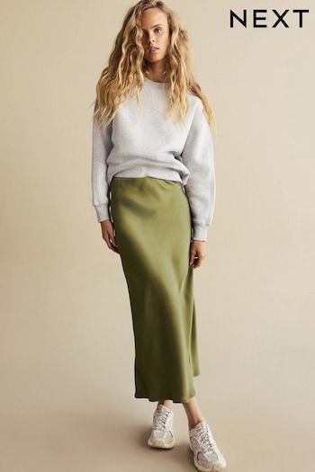 AW24 | Autumn Winter 2024 Fashion | Next UK Green Satin Skirt Outfit, Midi Rok Outfit, Green Satin Midi Skirt, Khaki Skirt Outfits, Midi Rock Outfit, Green Satin Skirt, Inspi Outfit, Satin Skirt Outfit, Satin Slip Skirt