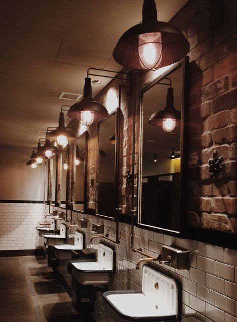 Pub Bathroom Design, Unisex Restaurant Bathroom Ideas, Rustic Public Bathroom, Restaurant Toilet, Pub Toilets, Restaurant Restroom Design, Unisex Bathroom Ideas, 1920s Bathroom Original, Bar Bathroom Ideas