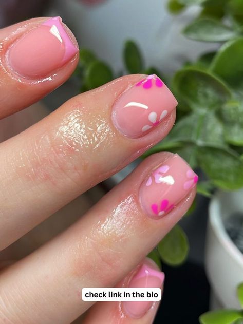 pin nails Simple But Cute Nails, Acrylic Toe Nails, Short Gel Nails, Pink Manicure, Grunge Nails, Simple Gel Nails, Work Nails, Glow Nails, Short Square Acrylic Nails