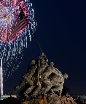 Fourth of July Fireworks from the Marine Corps Iwo Jima Memorial in Virginia - Where to Watch the Independence Day Fireworks Iwo Jima Memorial, John Bradley, Patriotic Pictures, Independance Day, Marine Mom, Iwo Jima, Jasper Johns, I Love America, Semper Fi