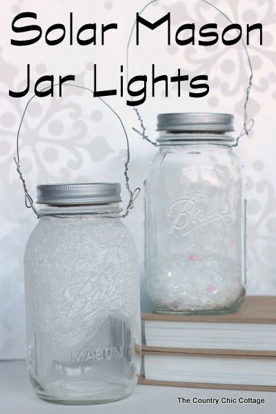 Solar Mason Jar Lights -- add tops to your mason jars and use solar power to light up the outdoors. Mason Jar Lights, Solar Mason Jars, Mason Jar Projects, Country Chic Cottage, Mason Jar Lighting, Diy Solar, Chic Cottage, Jar Diy, Jar Lights