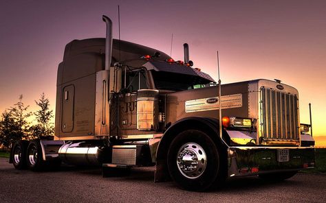 #Peterbilt #trucks #Truck #vehicle #1080P #wallpaper #hdwallpaper #desktop Truck Wallpaper, White Tractor, Black Truck, White Truck, Peterbilt 379, Cars Land, Freight Truck, Ford Pickup Trucks, Peterbilt Trucks