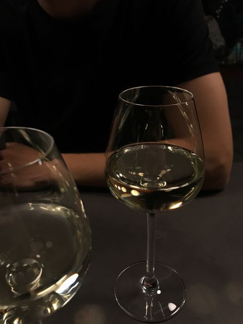 Wine Date, Alcohol Aesthetic, Badass Aesthetic, Wine Night, Pretty Drinks, Look At The Stars, Creative Instagram Stories, Instagram Life, Cute Relationship Goals