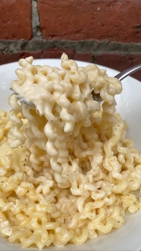 Fusilli Lunghi Recipes, Yummy Food Pasta, Fusilli Col Buco Pasta Recipes, Alphabet Pasta Recipes, Yummy Food Snacks, Cheesy Alfredo Pasta, Fusilli Pasta Recipes, Food Recipes Pasta, Good Looking Food