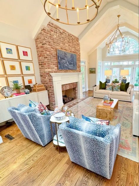 Cottage House Interior, Preppy House, Colorful Living Room, College House, Open Concept Living Room, College Apartment Decor, Living Room Entertainment, Colourful Living Room, Southern Home