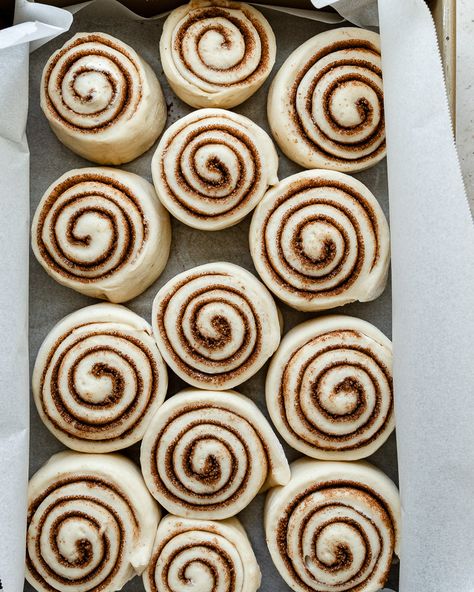 These Sourdough Discard Cinnamon Rolls are soft, fluffy, fragrant, ooey-gooey and so delicious. A great way to use up your sourdough discard, these rolls come together with simple pantry staples and are easy to throw together same day or the night before and bake up the next morning. The vanilla bean cream cheese icing seals the deal and makes them totally irresistible! #sourdoughdiscardcinnamonrolls #sourdoughdiscardrecipes Carmel Rolls Sourdough, Sourdough Discard Cinnamon Rolls Quick, Best Sourdough Cinnamon Rolls, Sourdough Discard Baking, Discard Cinnamon Rolls Easy, Same Day Sourdough Cinnamon Rolls, Sourdough Cinnamon Rolls Discard, Discard Sourdough Cinnamon Rolls, Sourdough Cinnamon Rolls Quick