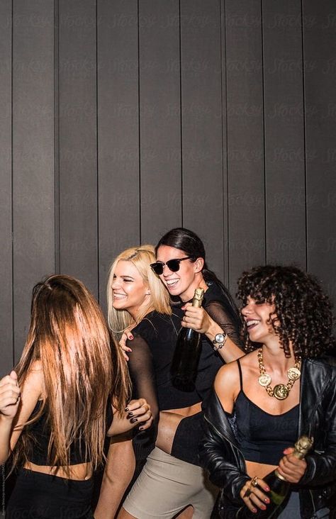 Ladies Night Aesthetic, Girl Night Out, Friends Night Out, Girls Party Aesthetic, Manifesting Friends, Night Out Photoshoot, Girls Night Out Aesthetic, Elegant Friends, Night Out Friends