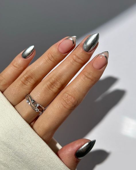 Silver Nails Metallic, Silver Chrome Oval Nails, Gunmetal Nails Design, Gunmetal Nails, Gunmetal Grey Chrome Nails, Silver Chrome Detail Nails, Silver Chrome, Silver Nails, Chrome Nails