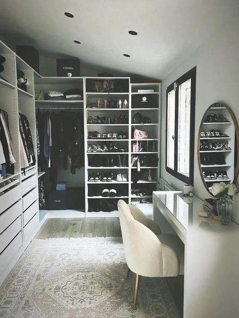 Walking Closet, Dream Closet Design, Wardrobe Room, Closet Decor, Dream House Rooms, Room Closet, Room Makeover Bedroom, Dressing Room Design, Room Makeover Inspiration