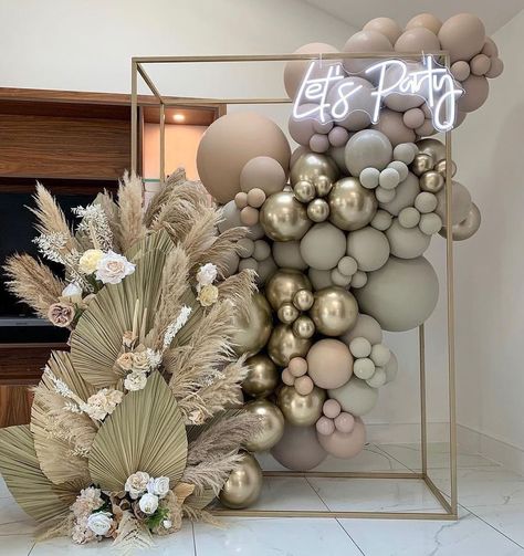 @bellemagazine posted to Instagram: Perfect nudes meet glam metallics for this balloon statement piece . @inthewild.eventsandstyling via @cocomelodyofficial . . #weddingballoons #weddinginspiration #weddingstyle #bridalinspo #weddinginspo #weddingdecor #weddingstyle #bridalideas #weddinginspiration #weddingideas #weddingflowers #weddingvenue #weddingdetails #weddingdecoration #weddingplanning #eventplanning #weddingtime #bellethemagazine #sophisticatedbride #luxuryweddings #dreamwedding #weddin Balloon Arch Wedding, Deco Ballon, Diy Balloon, Party Deco, Birthday Balloon Decorations, Engagement Decorations, Balloon Backdrop, Garland Wedding, Wedding Balloons