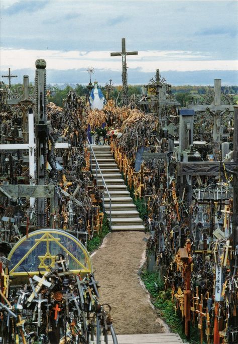 Hill Of Crosses Lithuania, Lithuanian Culture, Hill Of Crosses, Church Easter Decorations, Cemetery Art, Mental State, Travel Wishlist, Travel Europe, God Loves You