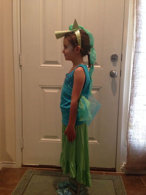 Easy, cheap DIY seahorse costume. Fish Costume Kids, Kids Horse Costume, Diy Seahorse, Animal Costumes Diy, Starfish Costume, Seahorse Costume, Under The Sea Costumes, Sea Creature Costume, Creature Costume