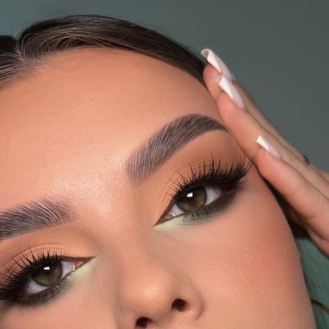 Sylwia Wąsik Make Up Artist on Instagram: "SOFT BROWN 🤎& GREEN ACCENT💚 Makijaż wykonany wspólnie z @beautyfactory_kamilawiatrowska 💚 Modelka @_miniskipper_ 🤎 . . #greeneyeshadow #browneyeshadow #makeuplooks #makeup #makeupcourse" Natural Makeup For Prom Green Dress, Forest Green Makeup Look, Green Soft Makeup, Pop Of Colour Eye Makeup, Green Makeup Brown Eyes, Subtle Green Eye Makeup, Soft Green Makeup, Wedding Makeup Green, Sage Green Makeup