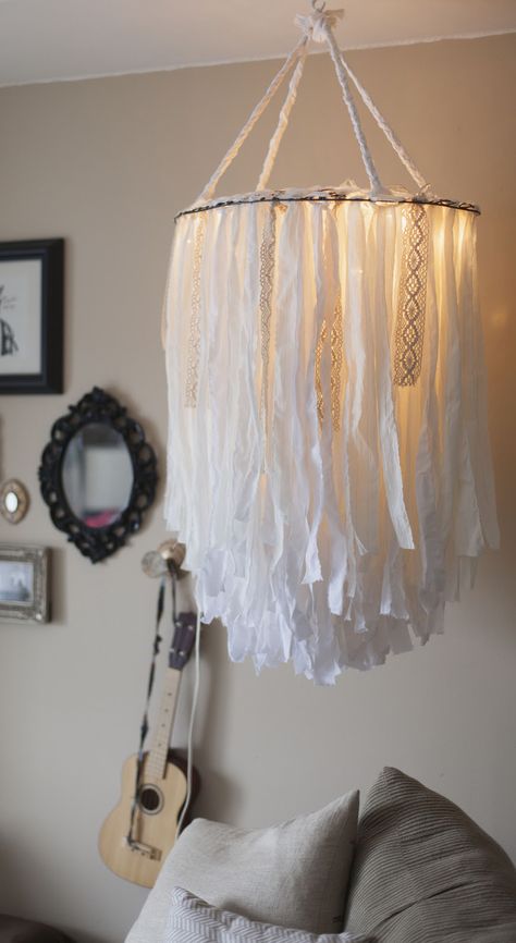 Diy Lamp Makeover, Chandelier Diy, Lamp Makeover, Diy Lampe, Revere Pewter, Lace Crafts, Beach Diy, Diy Chandelier, Diy Lamp Shade