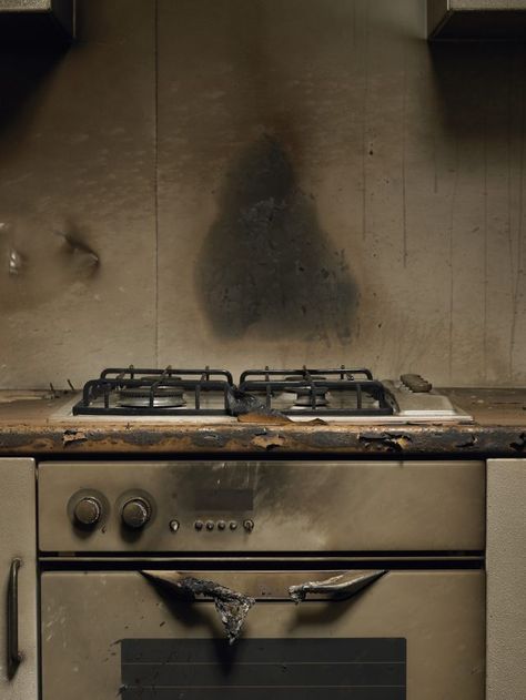 Smoke stained cooker in kitchen after fire House Fire Recovery, Burnt Food, Fire Damage, Up House, Mold Remover, Wall Molding, Cleaners Homemade, House Fire, Fire Safety