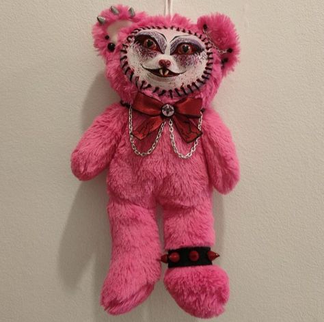 Creepy Plushies, Scary Teddy Bear, Diy Horror, Creepy Stuffed Animals, Plushies Diy, Halloween Tea Party, Teddy Bear Crafts, Diy Plush Dolls, Clay Bear