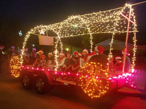 Cowboy Christmas Parade Float, Country Christmas Floats Parade Ideas, Christmas Parade Trailer Ideas, Christmas Parade Floats Diy, Christmas Parade Float Ideas Theme Easy, Christmas Trailer Float Ideas, Christmas Floats Parade Ideas Easy, Christmas Parade Float Ideas Theme, Grinch Float