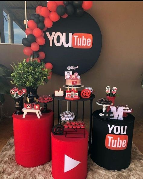 Youtube Celebration, Sweet 16 For Boys, Youtube Theme, 12th Birthday Party Ideas, Youtube Birthday, Youtube Party, Movie Themed Party, Unique Birthday Cakes, Cheer Party