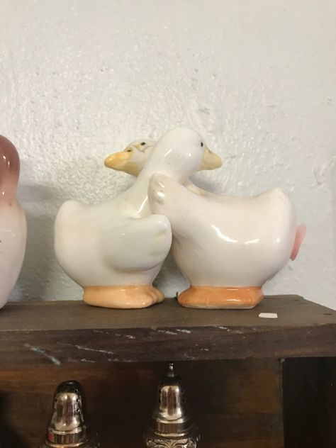 Duck Home Decor, Duck Kitchen Decor, Cute Salt And Pepper Shakers, Duck Pinch Pot, Duck Things, Ceramics Duck, Cute Duck Mug, Frog Teapot, Duck Teapot