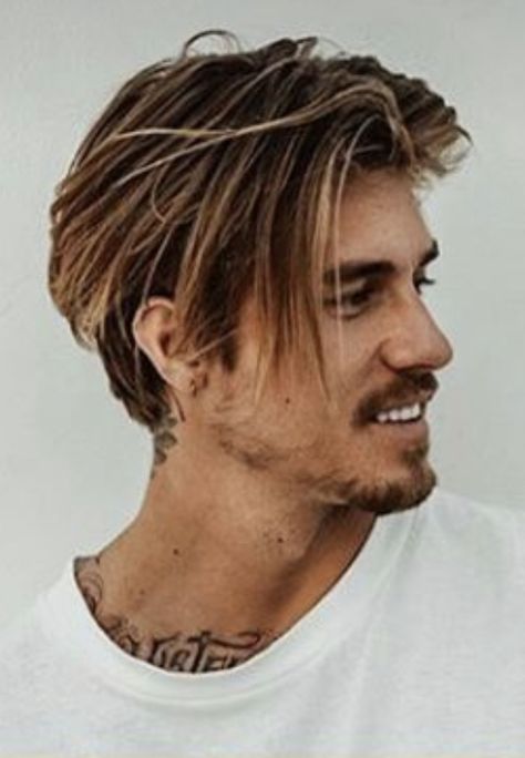 Highlighted Mens Hair, Men’s Highlights On Dark Hair, Mens Medium Undercut, Medium Undercut Men, Mens Brown Hair With Blonde Highlights, Medium Length Undercut Men, Men’s Balayage, Highlights On Mens Hair, Man Medium Hairstyle