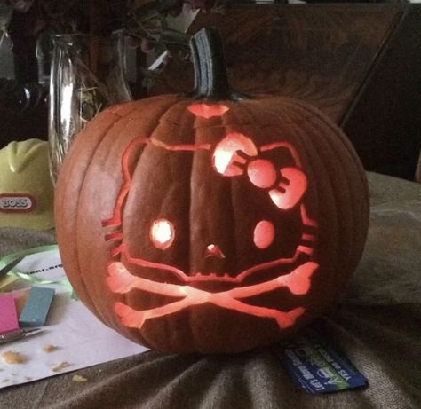 Kuromi Pumpkin Carving, Hello Kitty Skull, Hello Kitty Pumpkin, Flower Tattoo On Side, Cute Pumpkin Carving, Character Pumpkins, Halloween Pumpkin Carving Stencils, Pumpkin Carvings, Skull Pumpkin