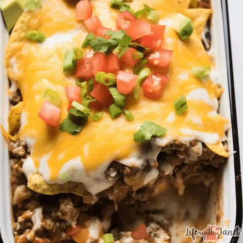 Easy Creamy Burrito Casserole Recipe Dive into a delicious dinner with this easy-to-make burrito casserole, brimming with the rich flavors of Tex-Mex. After 10 minutes of prep, you're going to a delightful feast. Perfect for busy weeknights, it's an ideal dish to prepare ahead. Beef Burrito Casserole, Burrito Bake, Creamy Burrito Casserole, Hawaiian Wedding Cake, Casserole Beef, Beef Burrito, Burrito Casserole, Mexican Meals, Single Serving Recipes