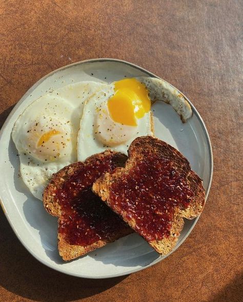 Sunny Side Up Eggs Aesthetic, Sunny Side Up Eggs Breakfast, Toast With Jam, Jam On Toast, Sunny Side Up Eggs, Jam Toast, Runny Eggs, Home Fries, Bun In The Oven