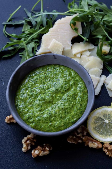 Rocket Walnut Pesto Rocket Recipes, Pesto Uses, Bali Interiors, Simple Snacks, Foods Ideas, Walnut Pesto, Green Pesto, How To Make Pesto, Savoury Recipes