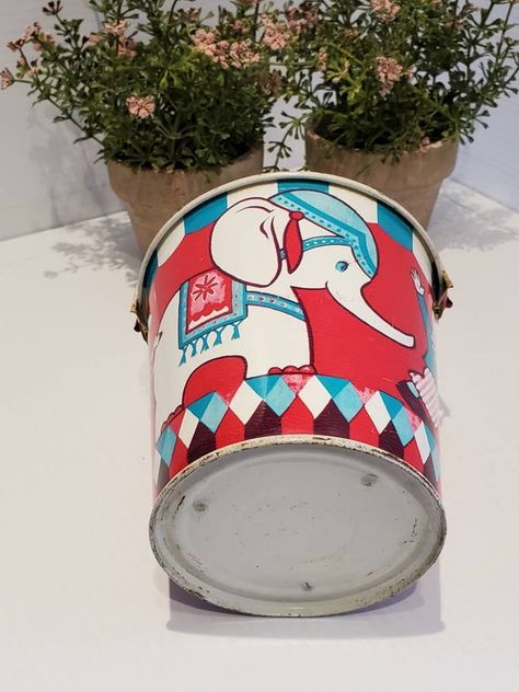 Check out this item in my Etsy shop https://www.etsy.com/ca/listing/1218679322/vintage-50s-metal-circus-sand-pail-mid Decoupage Metal Bucket, Painted Vintage Picnic Basket, Unicorn Letter, Old Porcelaine Piss Bucket, Beach Pail, Unicorn Decorations, Italian Decor, Beach Toys, Religious Gifts