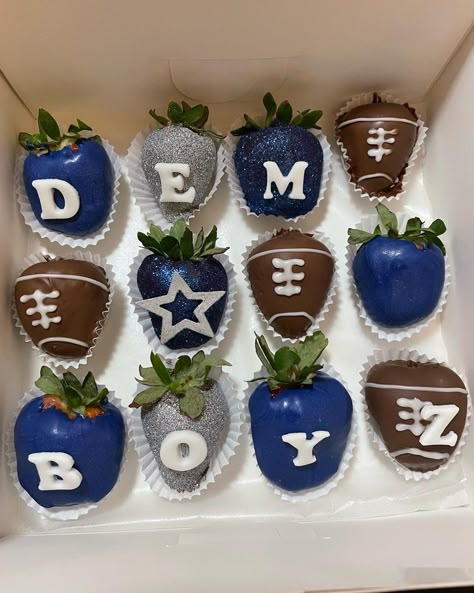 Dallas Cowboys Bday Party, Dallas Cowboys Food, Cowboys Chocolate Covered Strawberries, Dallas Cowboys Chocolate Strawberries, Dallas Cowboys Snacks, Dallas Cowboys Charcuterie Board, Dallas Cowboy Chocolate Strawberries, Superbowl Chocolate Covered Strawberries, Cowboy Theme Chocolate Covered Strawberries