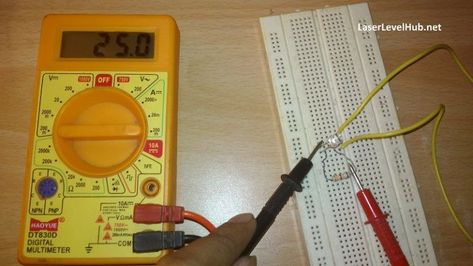 How to measure current using multimeter Voltage Divider, Diy Electrical, Digital Multimeter, Electronics Projects Diy, Arduino Projects, Digital Tools, Circuit Diagram, Home Technology, Voltage Regulator