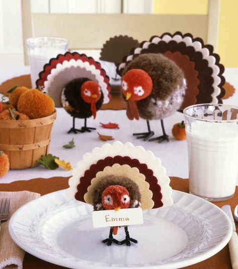 Thanksgiving Dinner Table Decorations, Diy Turkey, Thanksgiving Turkey Craft, Thanksgiving Place Cards, Thanksgiving Dinner Table, Turkey Crafts, Thanksgiving Decorations Diy, Place Card Holder, Turkey Craft