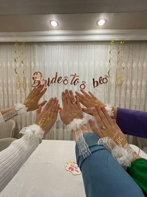 Indian Bridal Shower Decorations, Bride To Be Indian Party, Bride To Be Pics Photo Ideas, Simple Bride To Be Decoration, Bridal Shower Poses Photo Ideas, Bride To Be Theme Ideas, Bridal Shower Decorations Ideas Classy, Bride To Be Dress Ideas, Bride To Be Decoration Ideas At Home