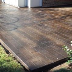 scored and stained concrete to look like wood floors on the patio Stain Concrete, Concrete Painting, Porch Floor, Patio Pergola, Concrete Porch, Casa Exterior, Outside Living, Stamped Concrete, Painting Concrete