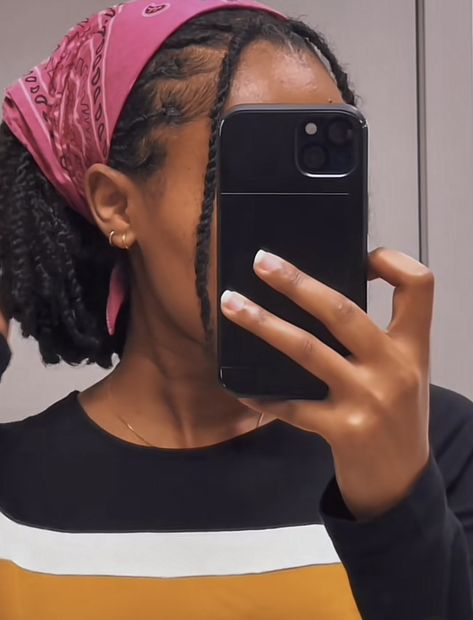 Loc Styles With Bandana, Bandana Protective Hairstyles, Bandana Hairstyles Short 4c Hair, Mini Twists With Headband, Bandana Hairstyles 4c Hair, Headwrap Styles With Mini Twist, Bandana Afro Hairstyles, Black Hairstyles Bandana, Bandana Braid Hairstyles